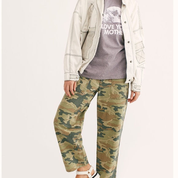 Free People Denim - 🆕Free People Camouflage Cropped Pants